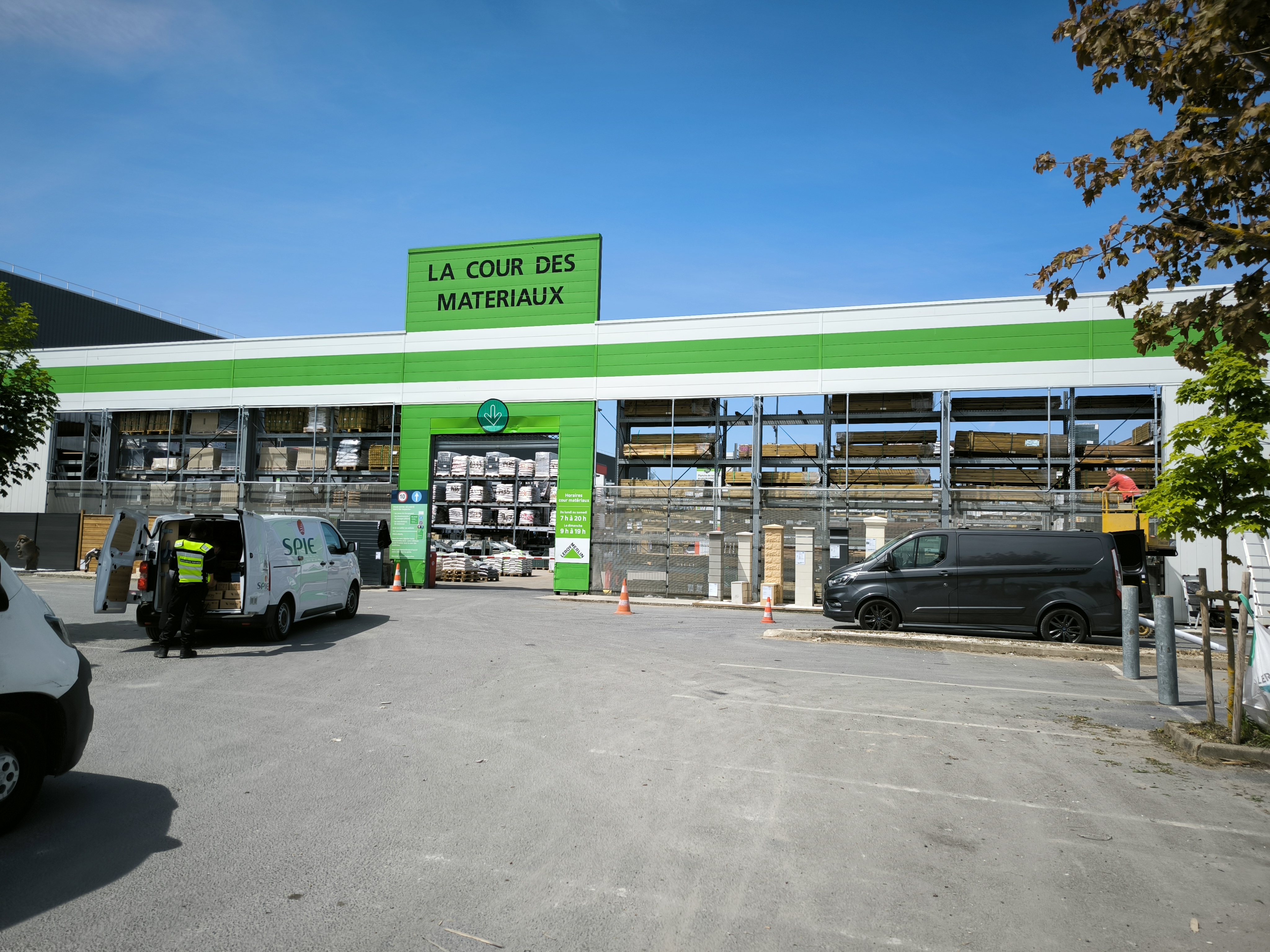 Habillage façade Leroy Merlin Osny (95) image 3