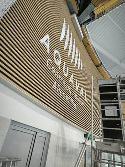 Impression & installation de signal&eacute;tique &eacute;v&egrave;nementielle | Aquaval -Taverny image 2