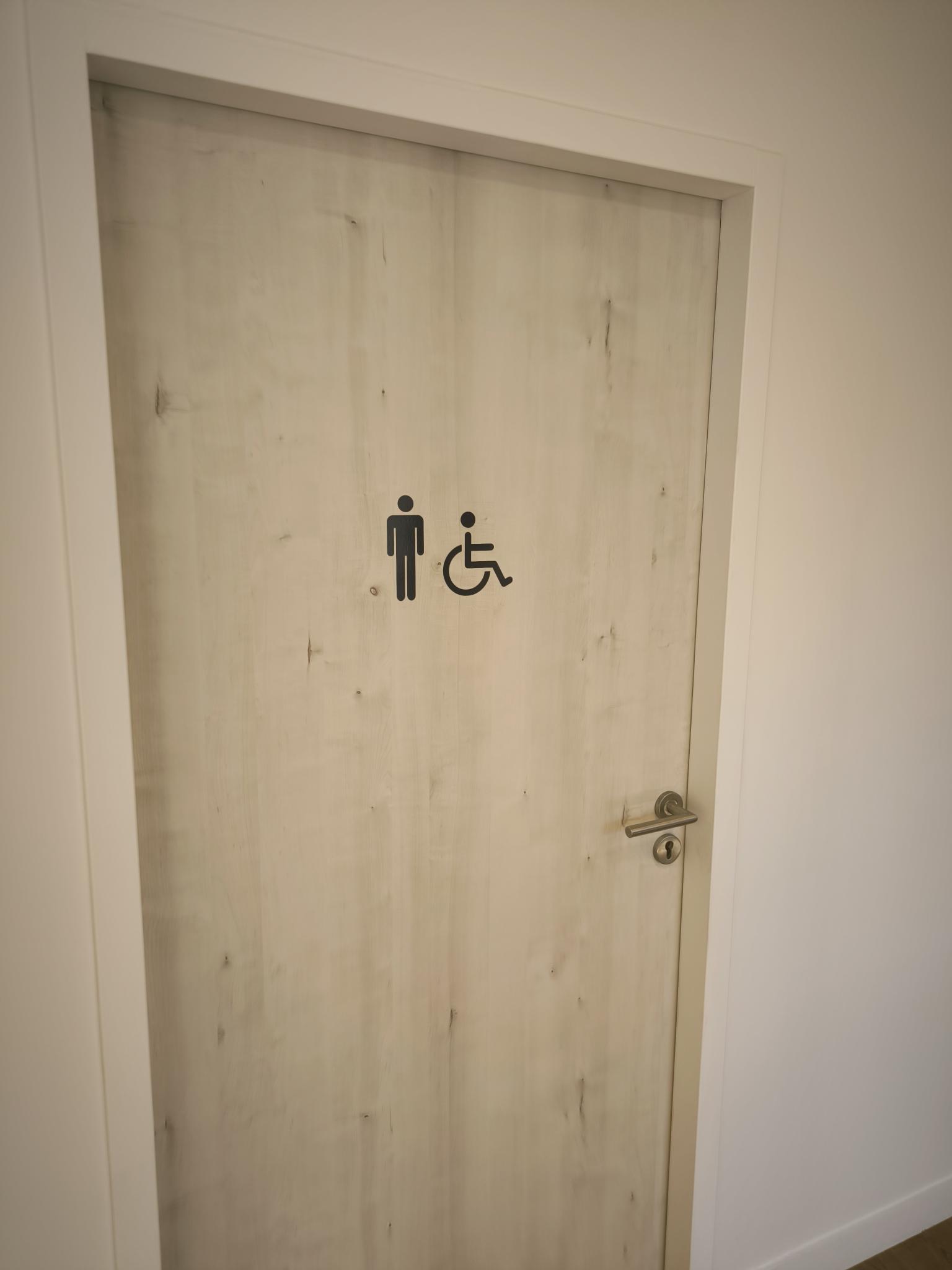 Pose signalétique pour la fondation Léonie Chaptal à Sarcelles image 2