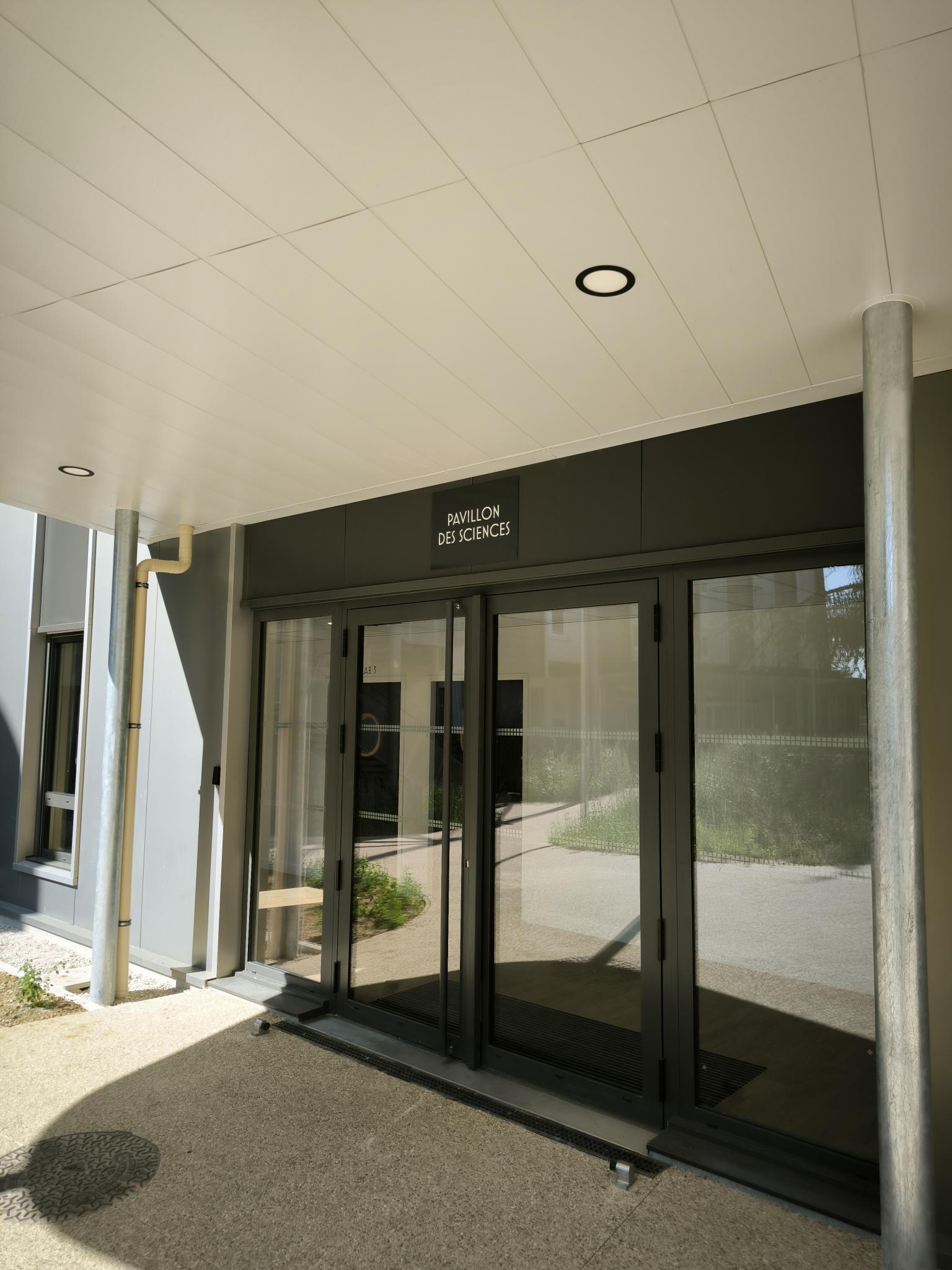 Pose signalétique pour la fondation Léonie Chaptal à Sarcelles image 5