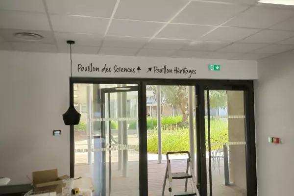 Pose signalétique pour la fondation Léonie Chaptal à Sarcelles image 3