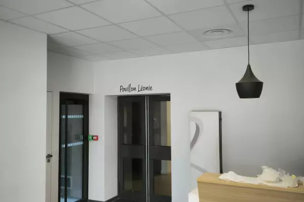 Pose signalétique pour la fondation Léonie Chaptal à Sarcelles image 4