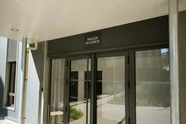 Pose signalétique pour la fondation Léonie Chaptal à Sarcelles image 5