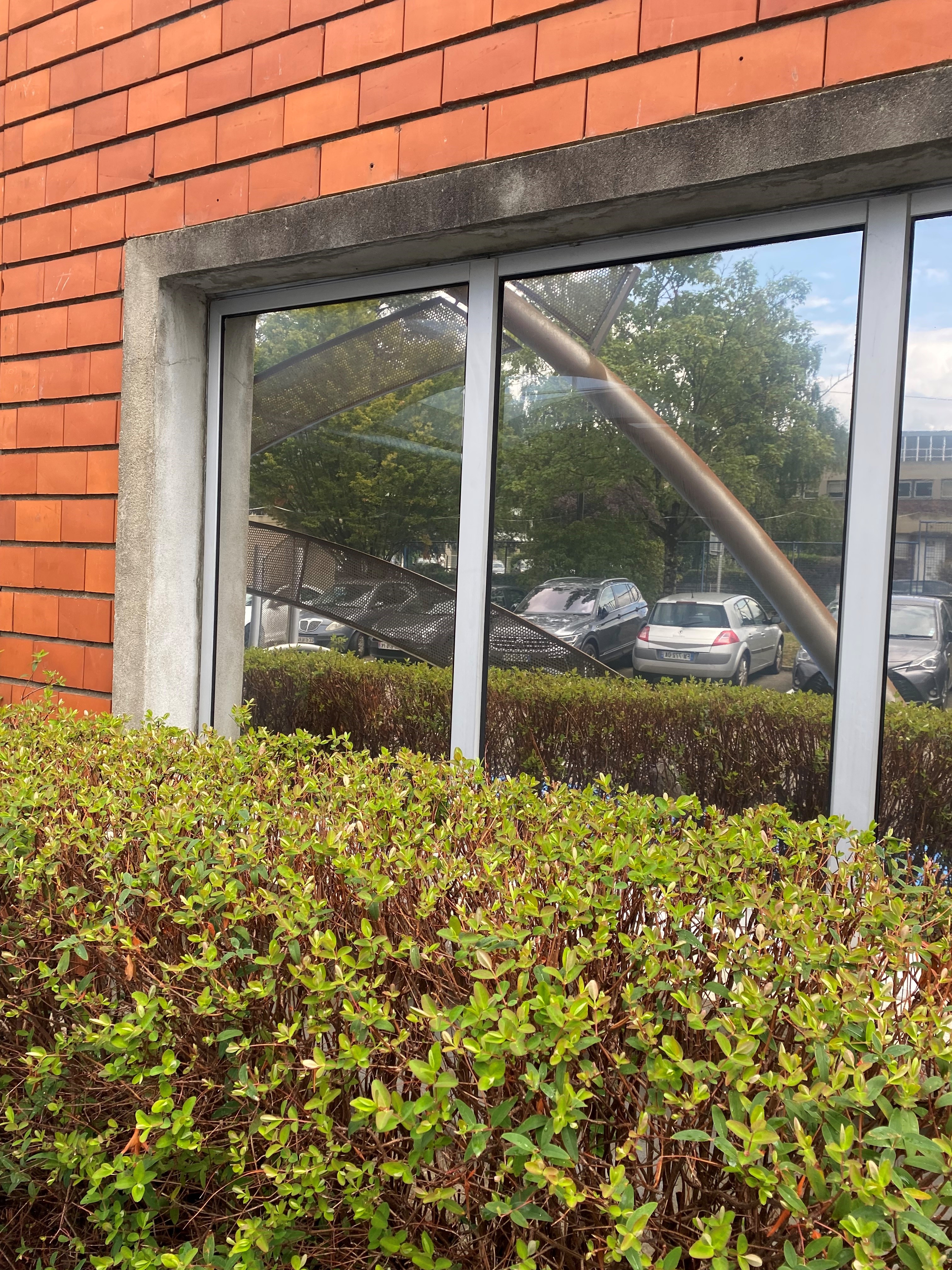 Vitrophanie : pose film solaire sur bâtiment professionnel (95) image 2