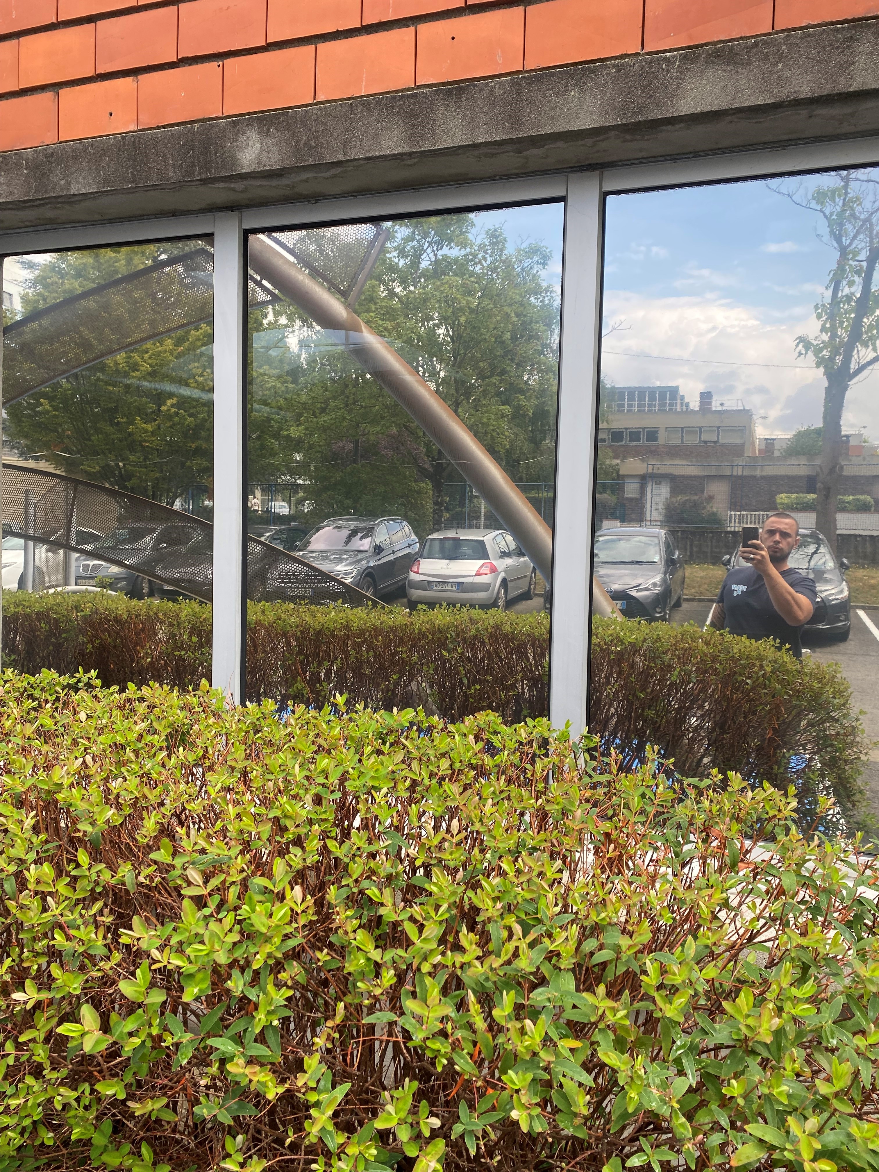 Vitrophanie : pose film solaire sur bâtiment professionnel (95) image 4